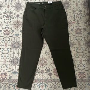 Style & Co women’s olive green skinny curvy leg jeans size 16 NWT